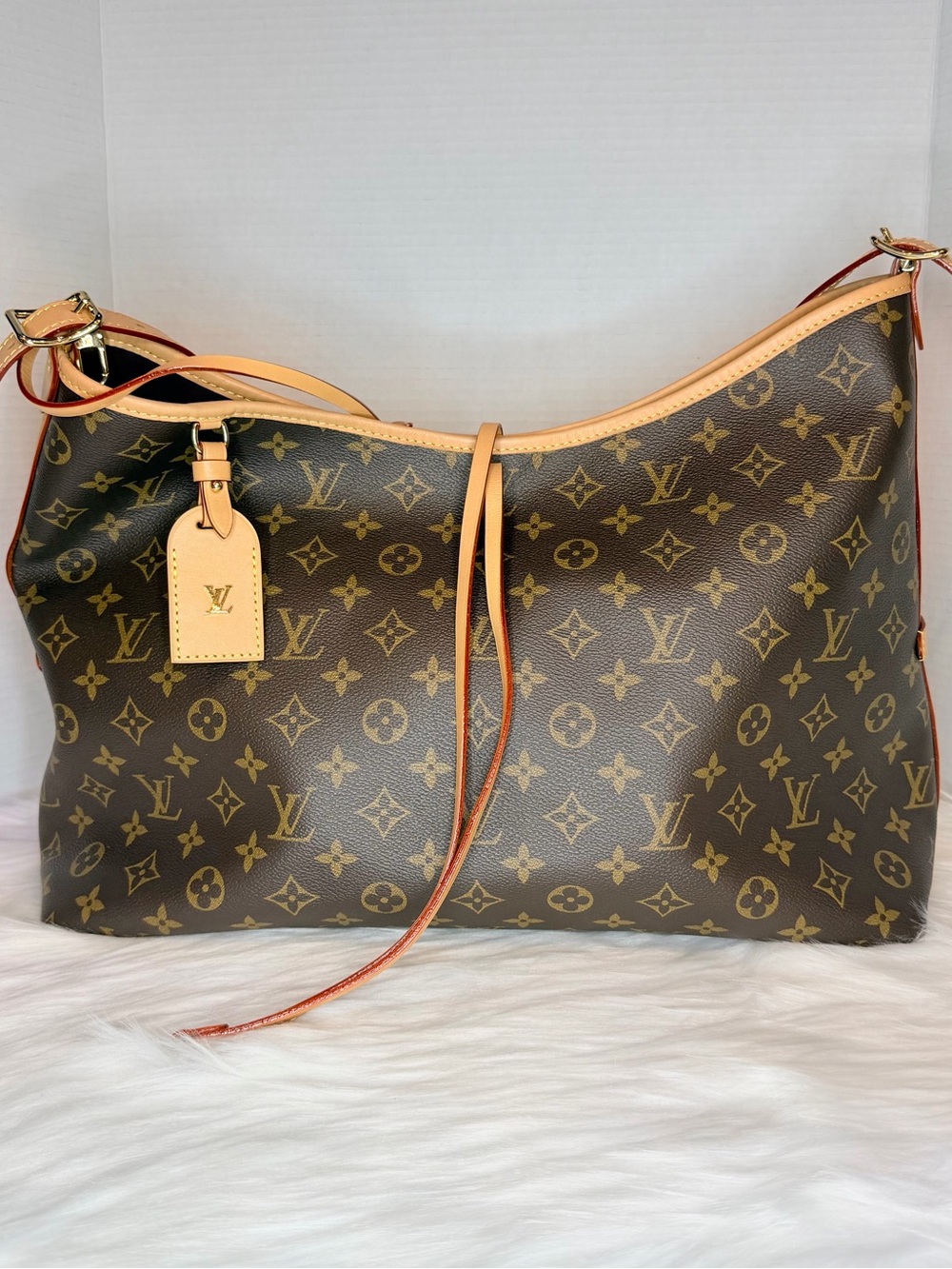 Louis Vuitton Carryall MM Monogram Canvas Shoulder Bag in Brown with Tan Trim